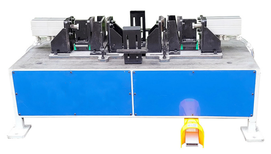 Pneumatic punching machine